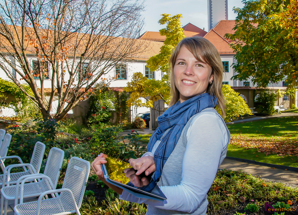 WLAN Augsburger Hofgarten WLAN-Hotspot im Augsburger Hofgarten - Im Bild: Veronika Schreier